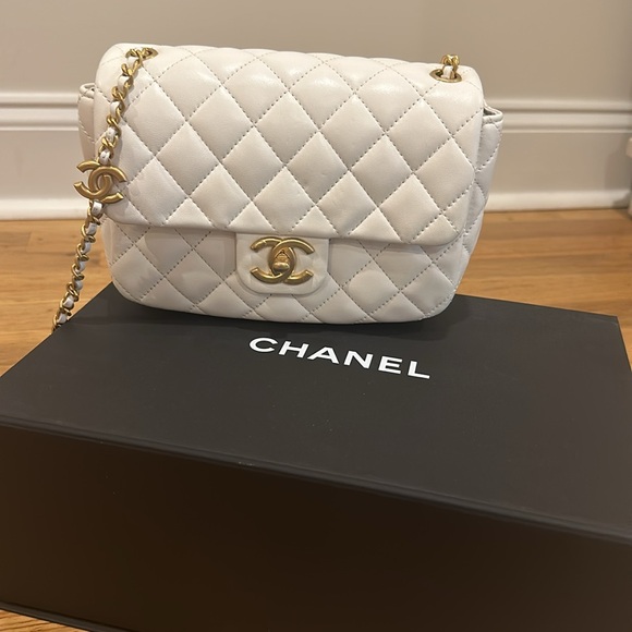 Lambskin Enamel Quilted Small Coco Hearts Square Flap White - Picture 3 of 13